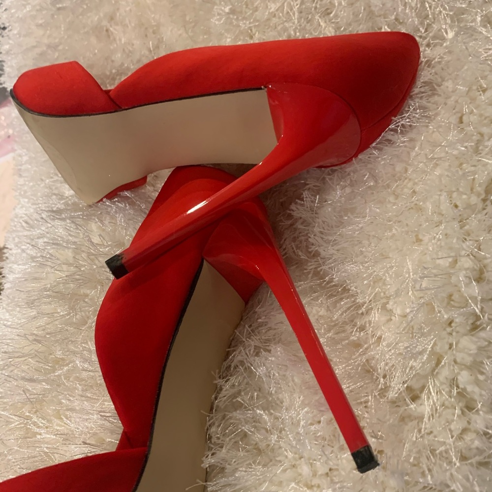 RED PUMP HEELS - Picture 12 of 15